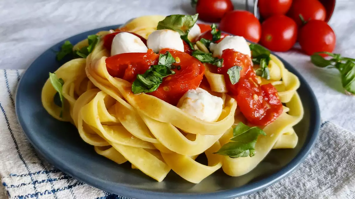 Tagliatelle Con Tomates Cherry Y Mozzarella Receta BonApeti Net