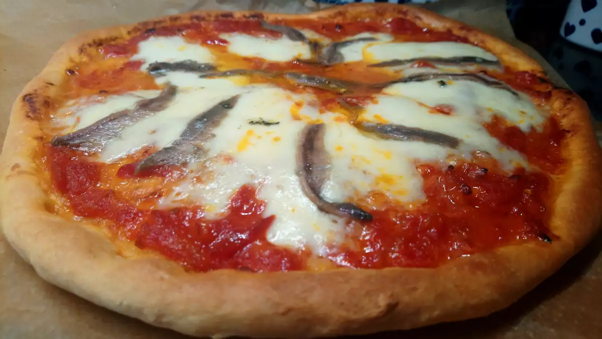 Pizza Margarita con anchoas - Receta 