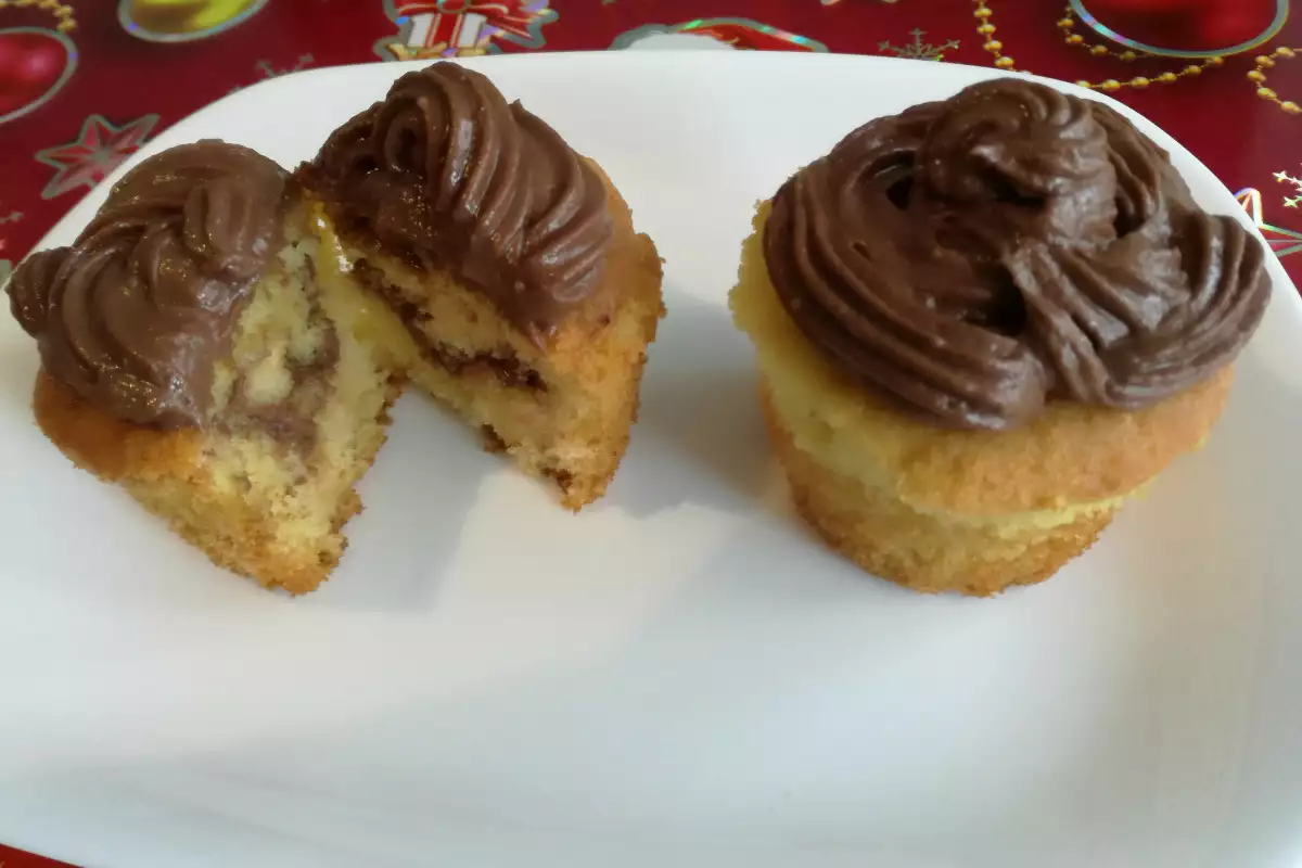 Cupcakes de Vainilla Rellenos de Nutella - Receta 