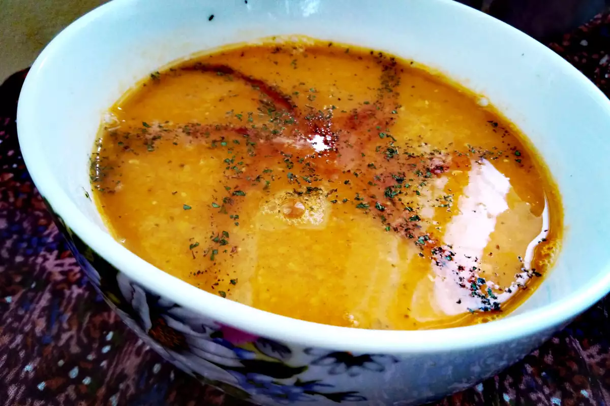 Sopa Ezogelin (lentejas al etilo turco) - Receta 