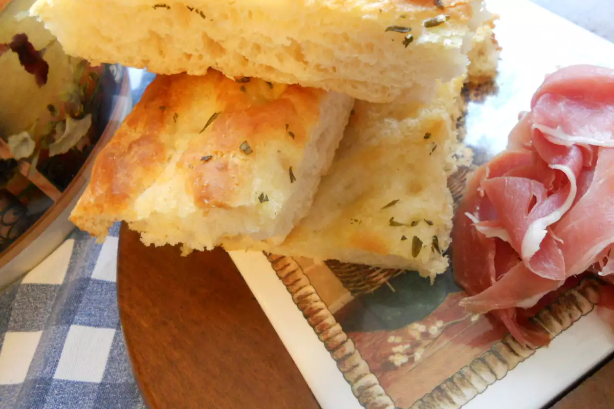 La Focaccia italiana original con romero y sal marina - Receta |  