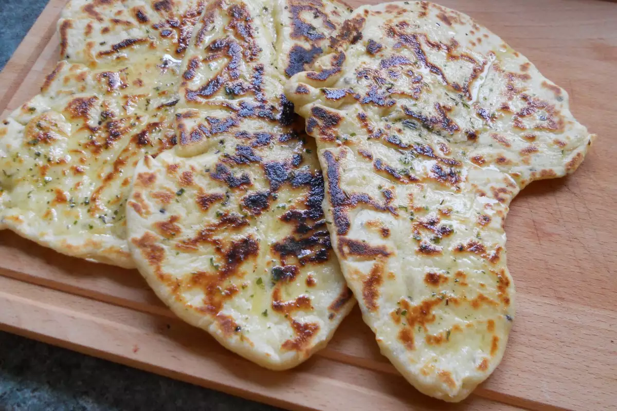 Pan Naan Indio con Especias Aromáticas - Receta 