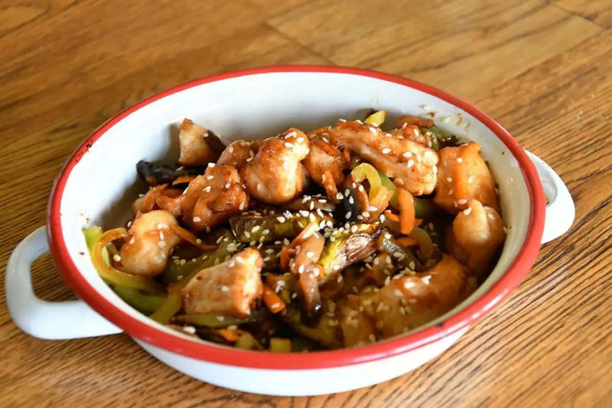 Pechuga de pollo con verduras al estilo chino - Receta 