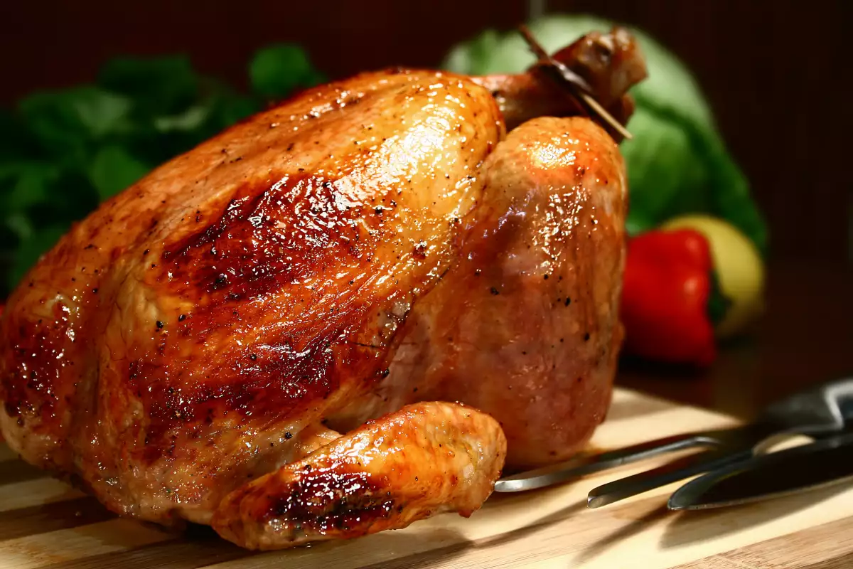 Cómo deshuesar un pollo entero de forma rápida y sencilla? 