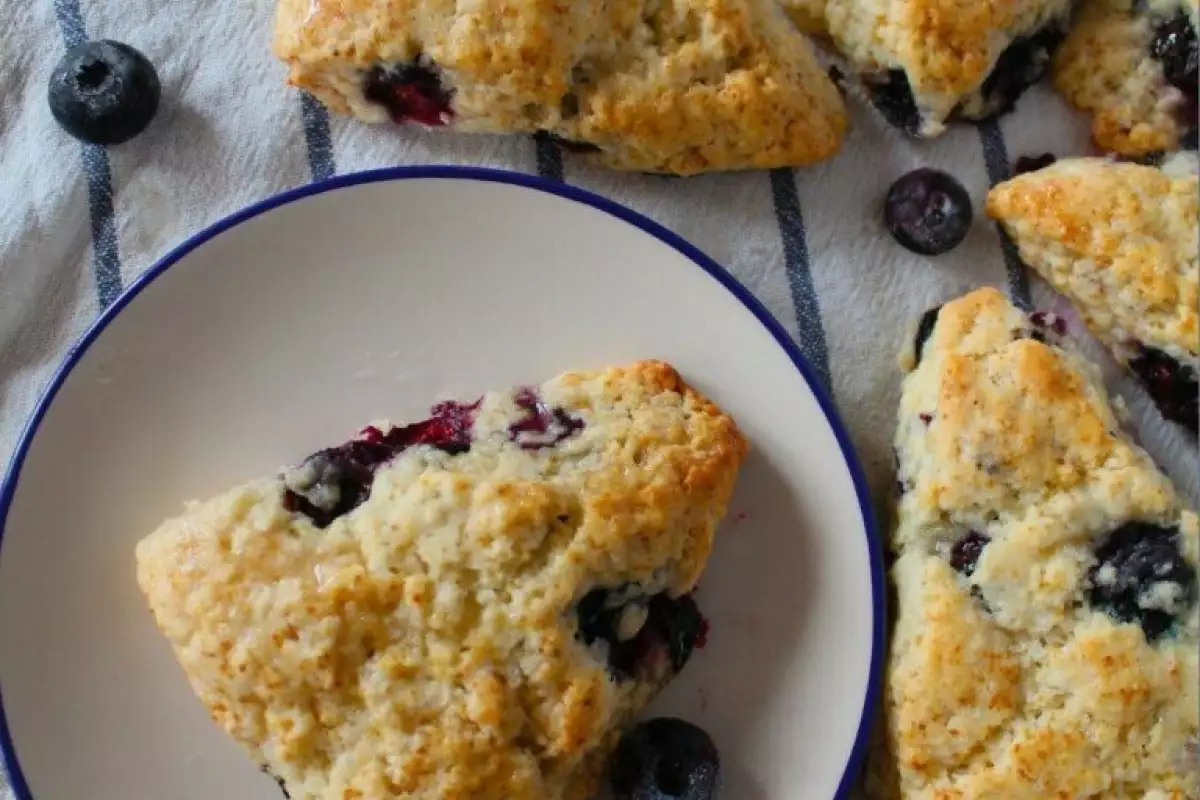 Scones ingleses de arándanos y limón - Receta 