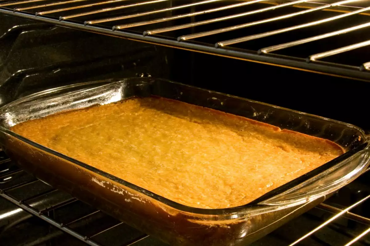 A qué temperatura se hornean los pasteles y bizcochos? 