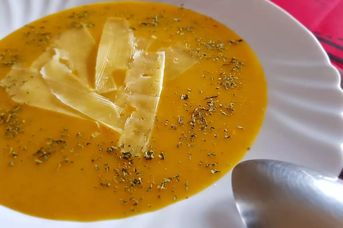 Sopa suiza de calabaza con queso - Receta 