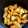 Patatas aromáticas en la freidora de aire