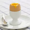 ¿Cómo hervir huevos para que quede la yema líquida? (Huevos pasados por agua)