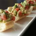 Bruschettas de aguacate y tomates
