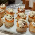 Volovanes con dátiles y queso crema