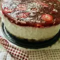 Tarta de queso con gelatina y fresas