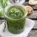 ¿Qué especias se ponen al pesto?