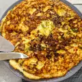 Tortilla de calabacín y cebolla con queso crema