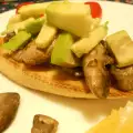 Bruschetas de aguacate y champiñones