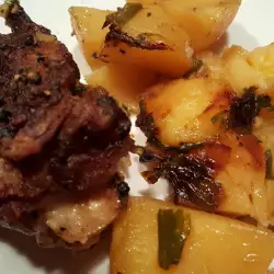 Patatas con carne y hierbabuena