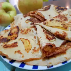 Tortitas de manzana sedosas con trozos de fruta entera