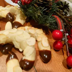 Cuernos de almendra con chocolate