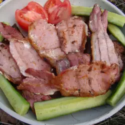 Plato de carne y bacon
