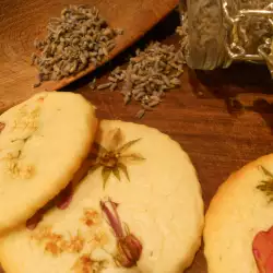 Galletas de primavera con flores comestibles