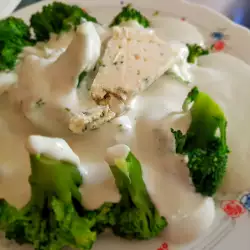 Brócoli con salsa de queso azul