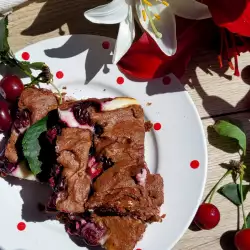 Brownie con guindas y requesón