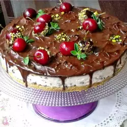 Cheesecake de cerezas con glaseado de chocolate