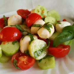 Ensalada de verduras con tomates cherry
