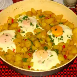 Patatas al ajillo con huevos a la sartén