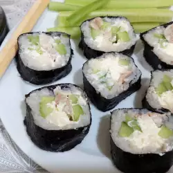 Sushi de pollo (Sushi chicken roll)