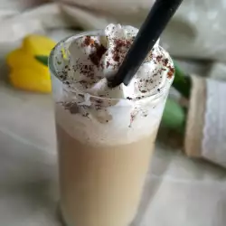 Freppé de cacao con nata y ron