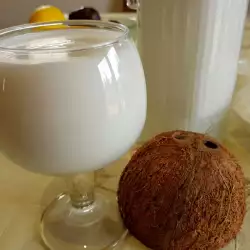 Bebida casera de coco y vainilla