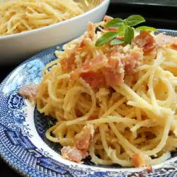 Espaguetis con pecorino