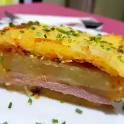 Pastel salado de patatas con fiambre