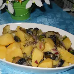 Ensalada de patatas con pepinillos y aceitunas