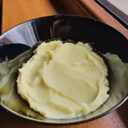 Guarnición de patatas con mantequilla
