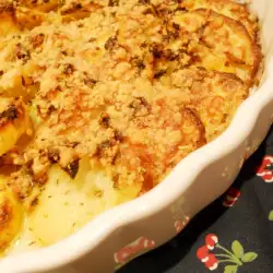 Patatas al horno con costra de queso crujiente