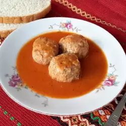 Deliciosas albóndigas en salsa de tomate