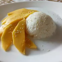 Arroz glutinoso con mango