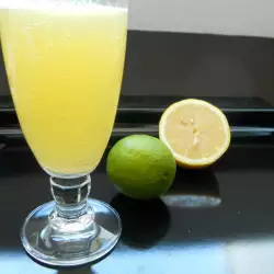 Limonada con naranjas, lima y menta