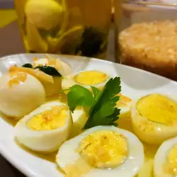 Huevos de codorniz marinados
