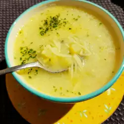 Sopa de patata con leche y cilantro