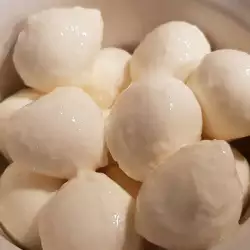 Mozzarella fresca hecha a mano