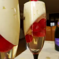 Mousse de chocolate blanco de Año Nuevo con champán y frambuesas