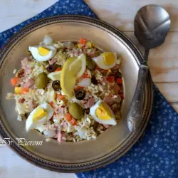 Ensalada de arroz con atún y verduras