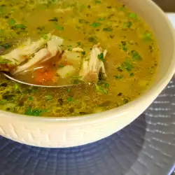 Sopa de pechuga de pollo con cebolla
