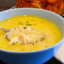 Sopa espesa de pollo con puerros y chirivías