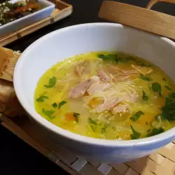 Sopa de Pollo con Fideos y caldo