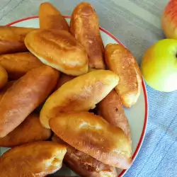 Empanadillas fritas con relleno de manzana (Pirozhki)
