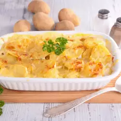 Platos con patatas y mantequilla